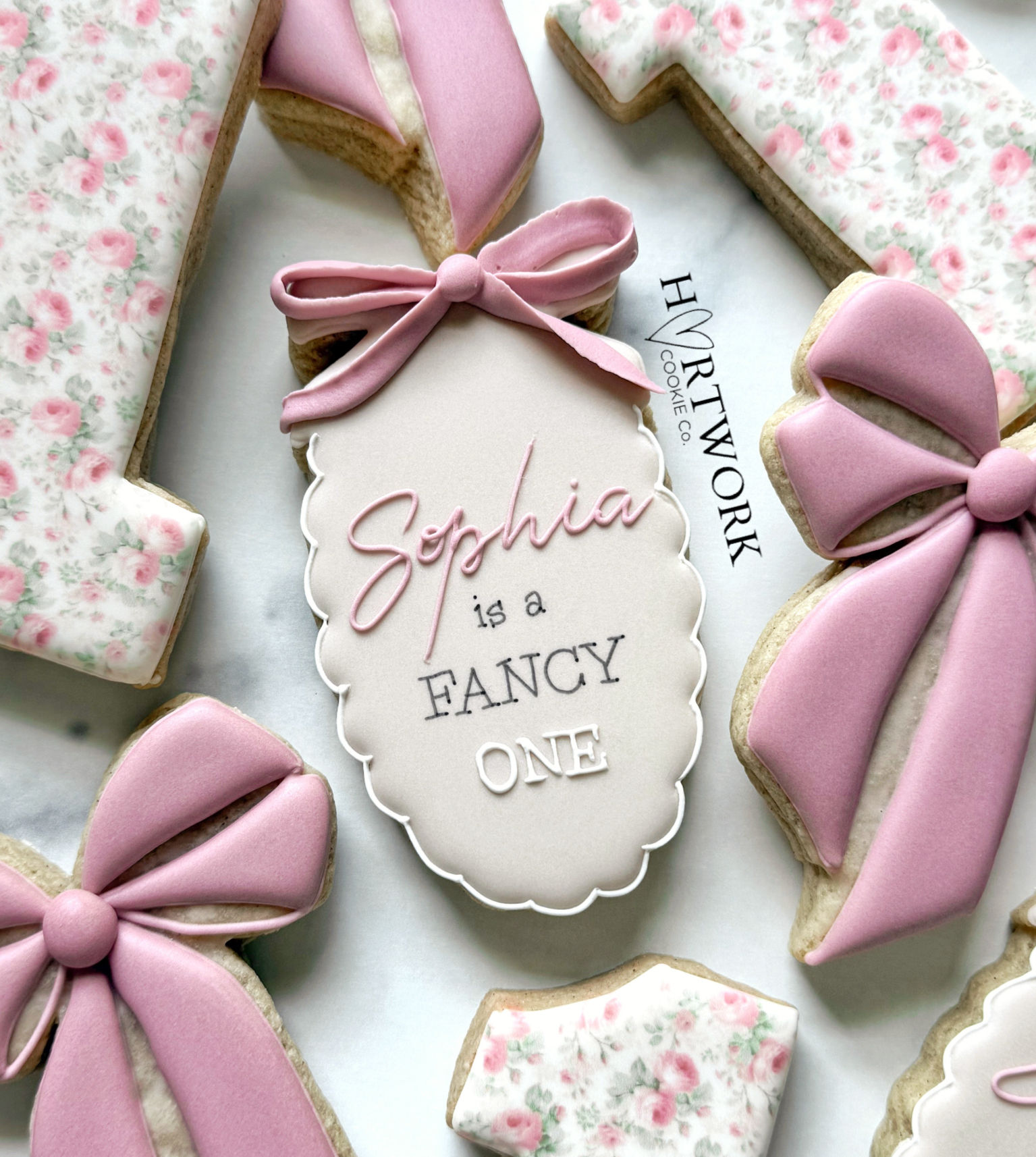 Scalloped Oval with Bow - 3.75" (STL-digital download)