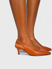 NUERKIE Kitten Heel (in Brown)