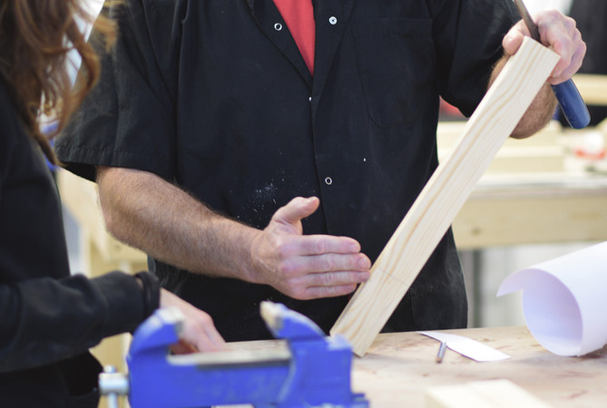 קורס נגרות לנערות