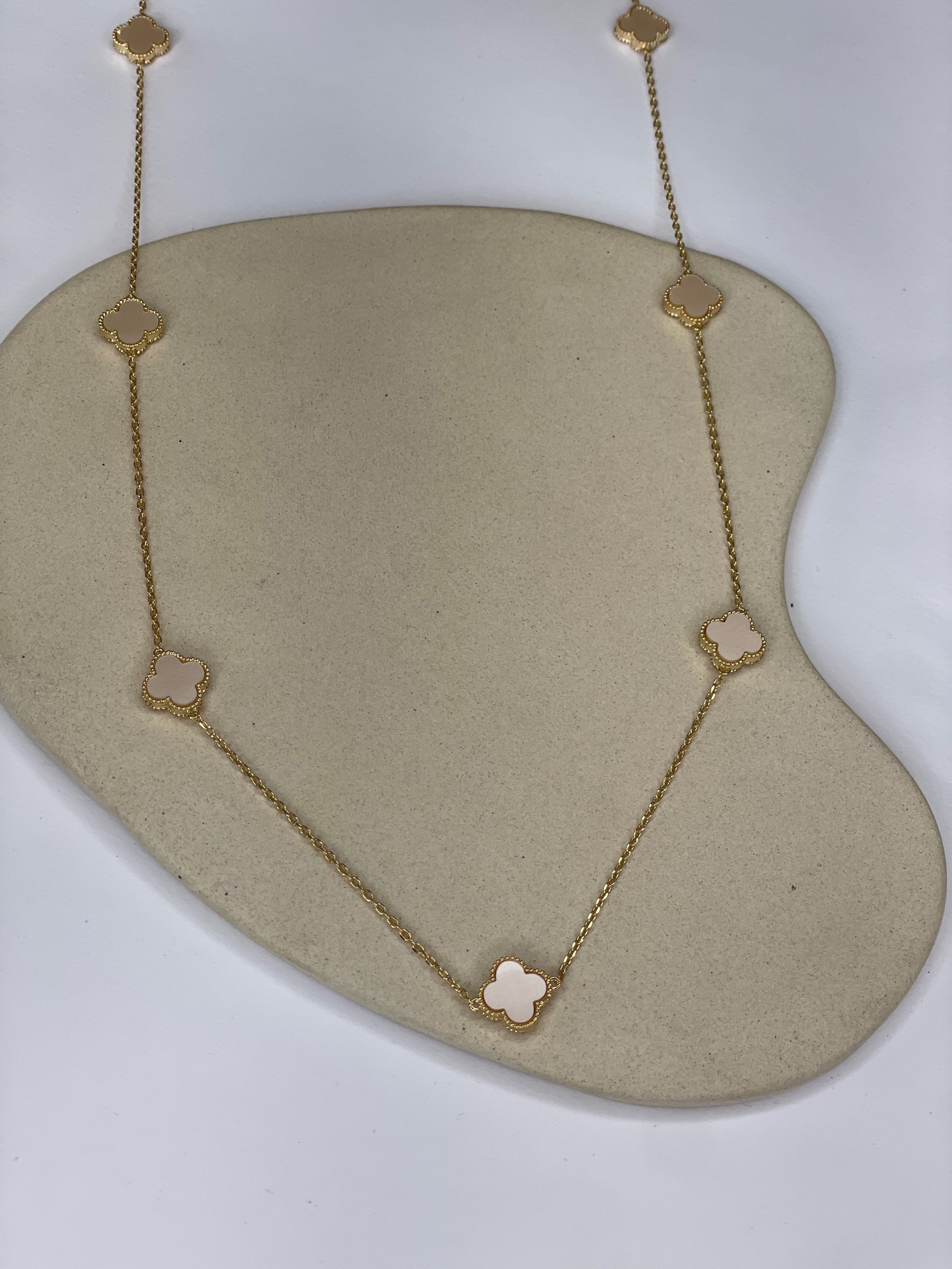 Colar Dourado Flor White Mop Longo