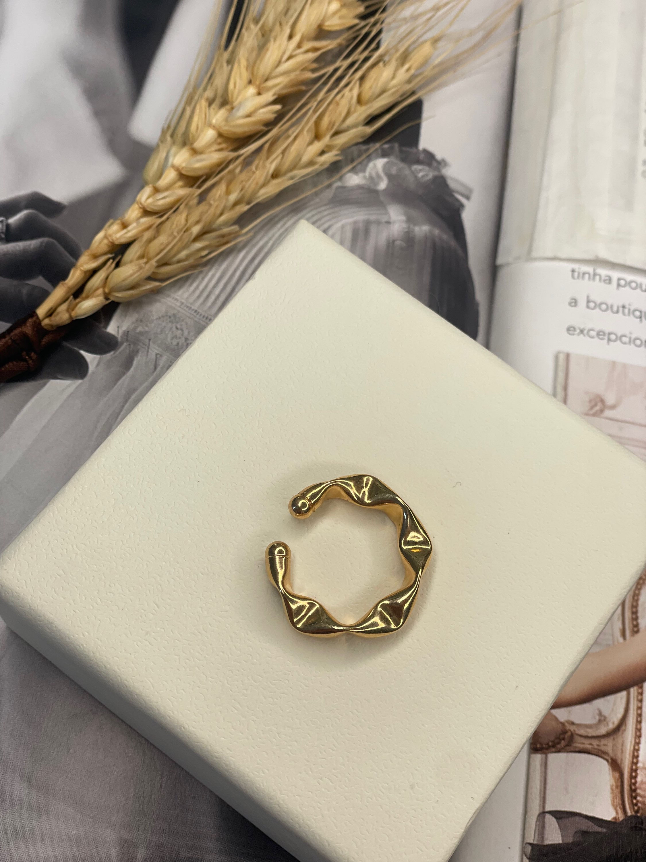 Piercing Dourado Amassado Grande (unidade)