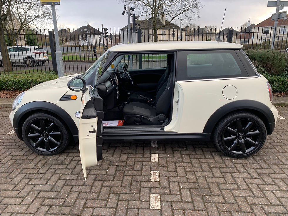 Thumbnail: 2010 MINI ONE 1.4 3DR HATCH, ONLY 64800MILES WITH FULL SERVICE HISTORY, 2 KEYS, 