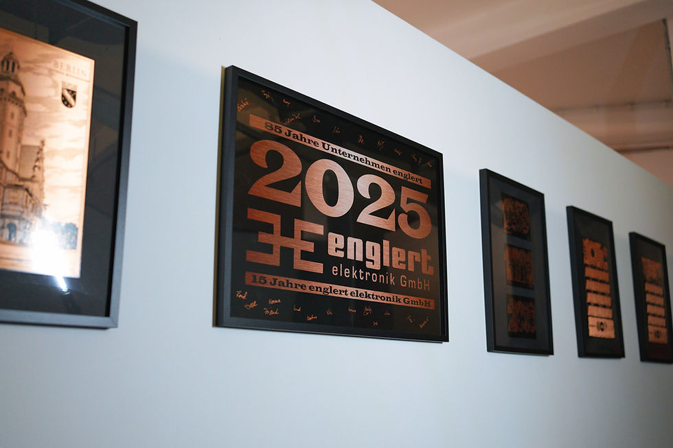 Plaque zum 40-jährigen Jubiläum von Englert Elektronik