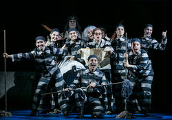 Hundraåringen som klev ut genom fönstret och försvann