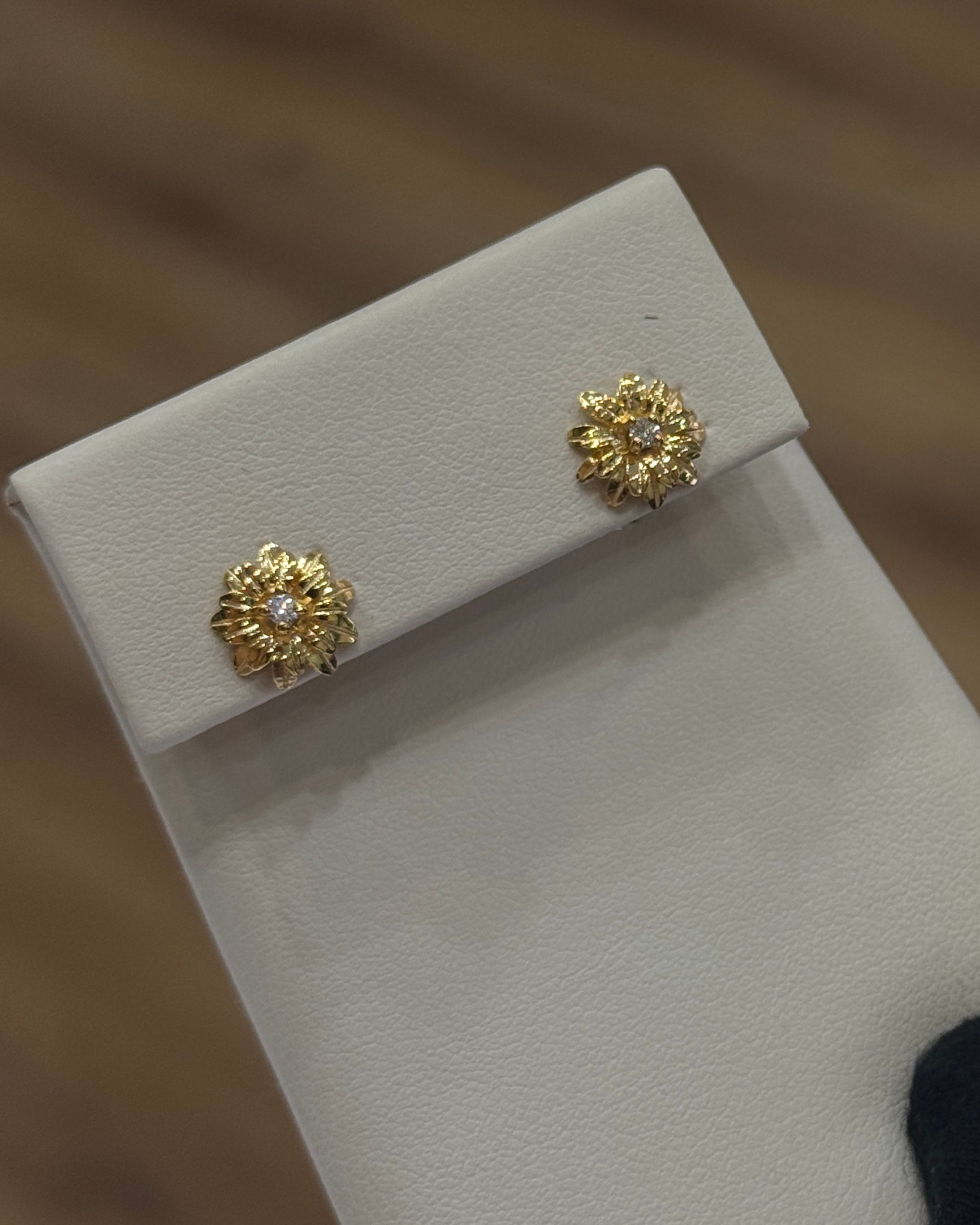 DIAMOND SUNFLOWER STUDS 0.06cttw VVS1/14KT YG 