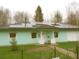 Installation av solpaneler i Färgelanda