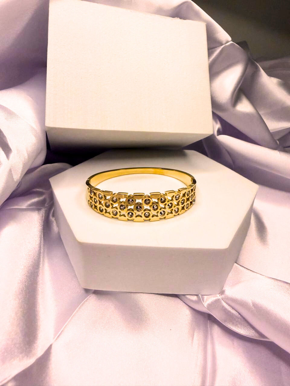 Thumbnail: Gold bracelet 