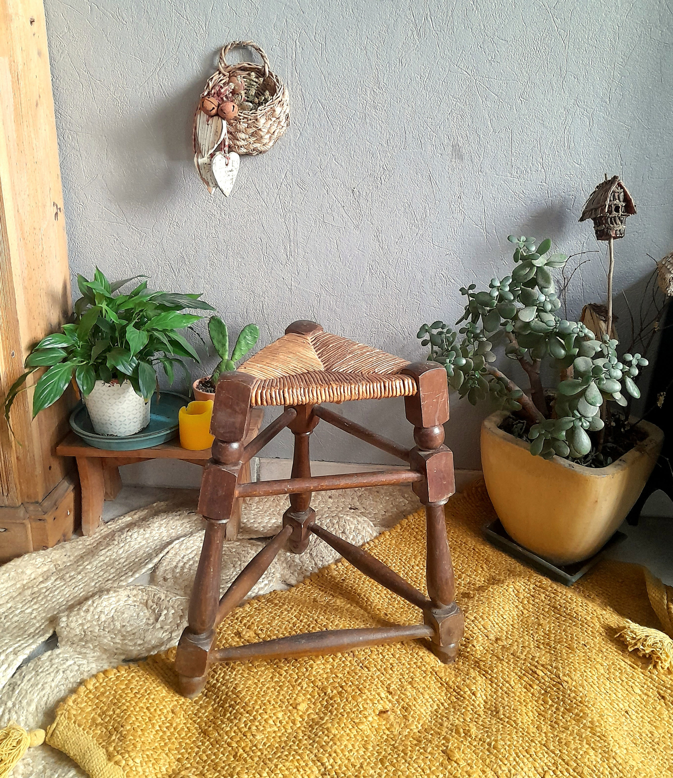 Le petit tabouret triangle