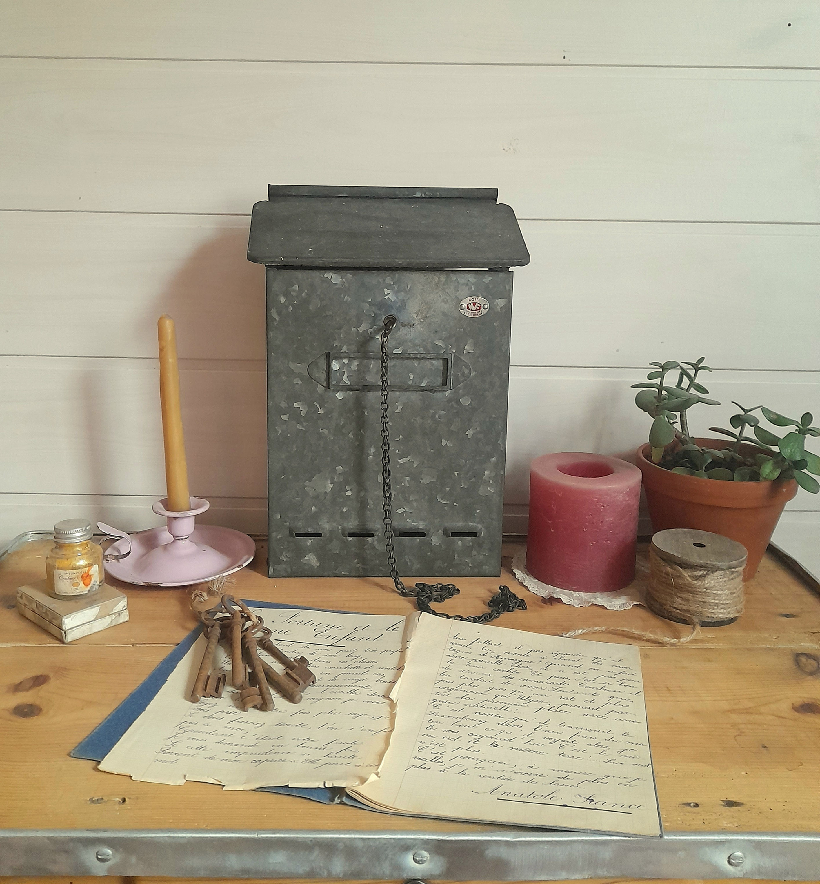 Ancienne boîte aux lettres (mots doux)