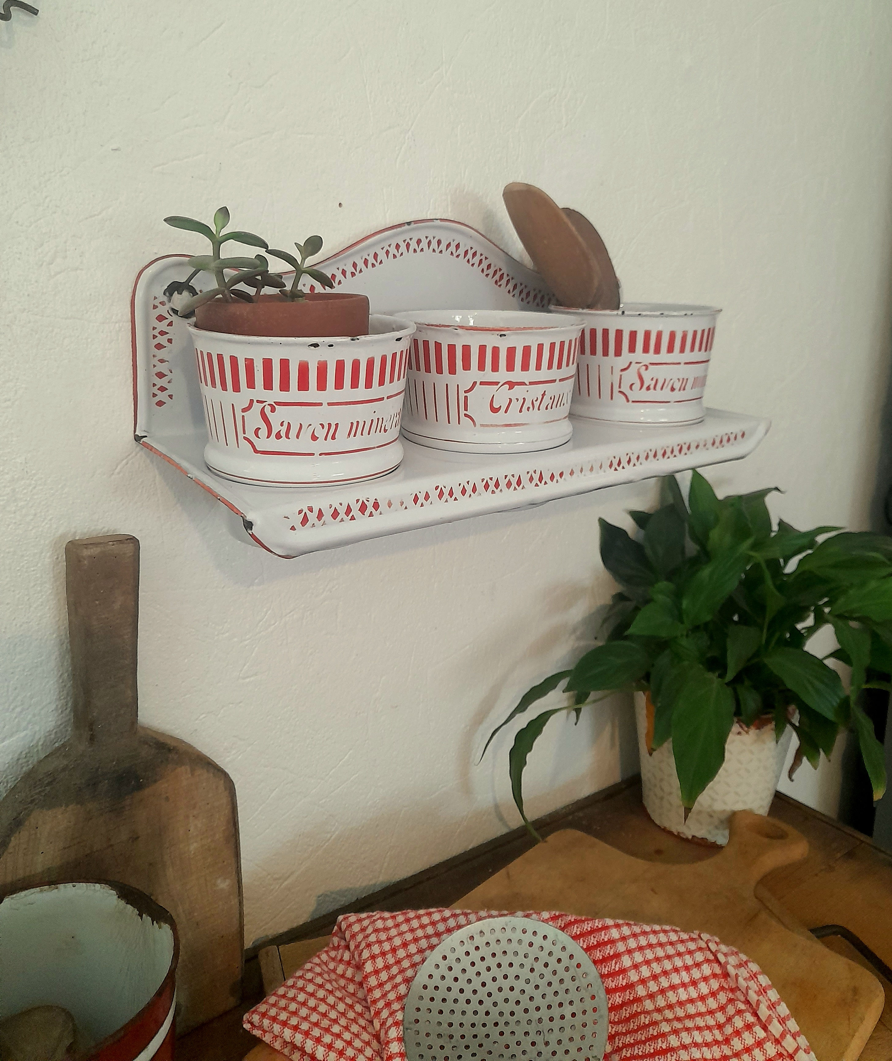 La triplette en tôle émaillée