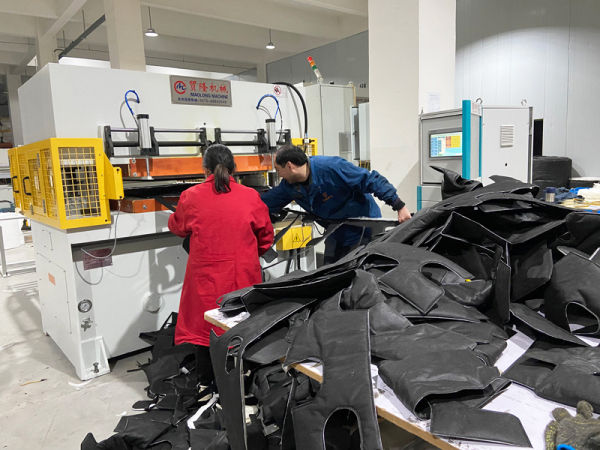 Thumbnail: Heating-sealing Edge Beam Press for Automotive Interior