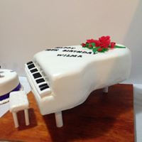 Piano cake