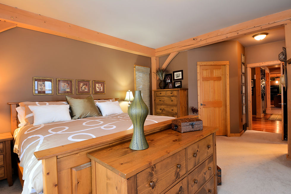 Master Bedroom: 15' x 16'
