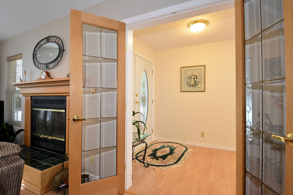 Living Room / Entry