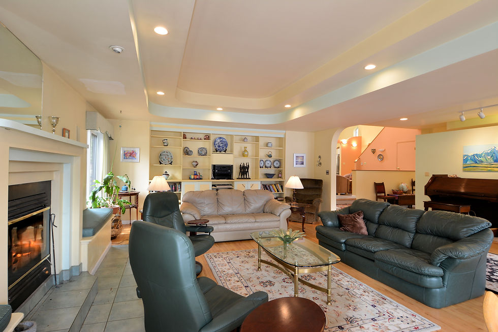 Living Room: 29' x 26'11