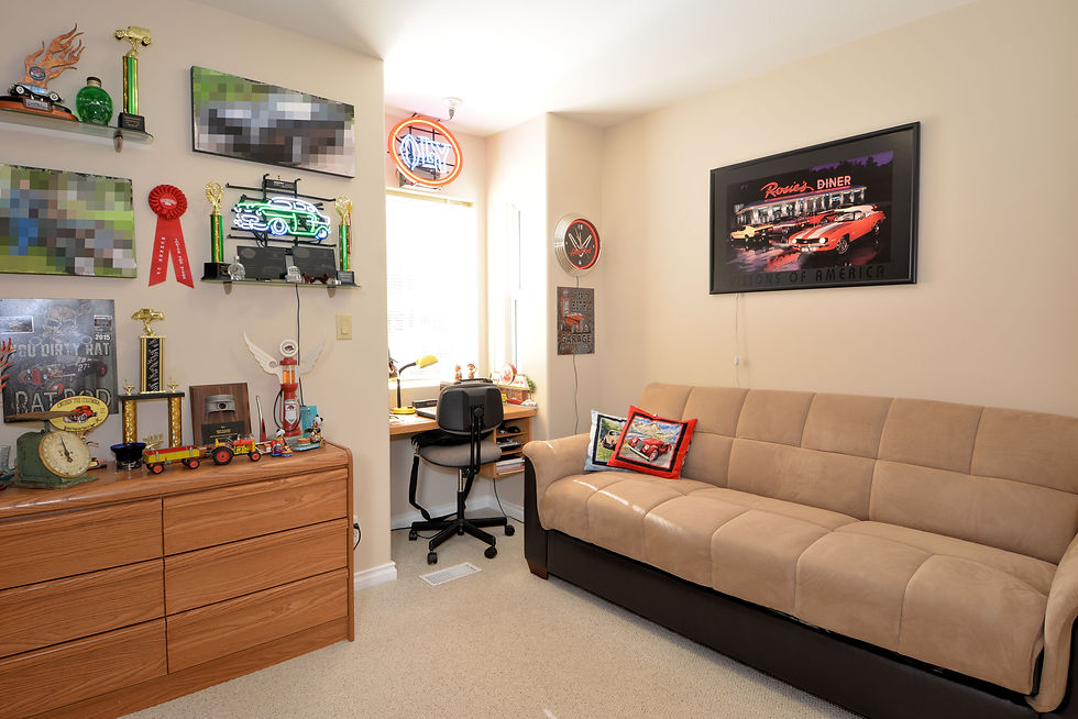 Den / Office / Bedroom: 10'6 x 8'10