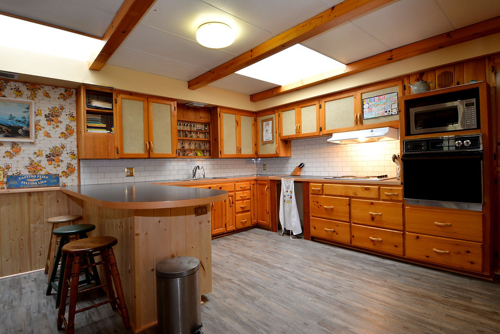 Kitchen: 16'5 x 14'