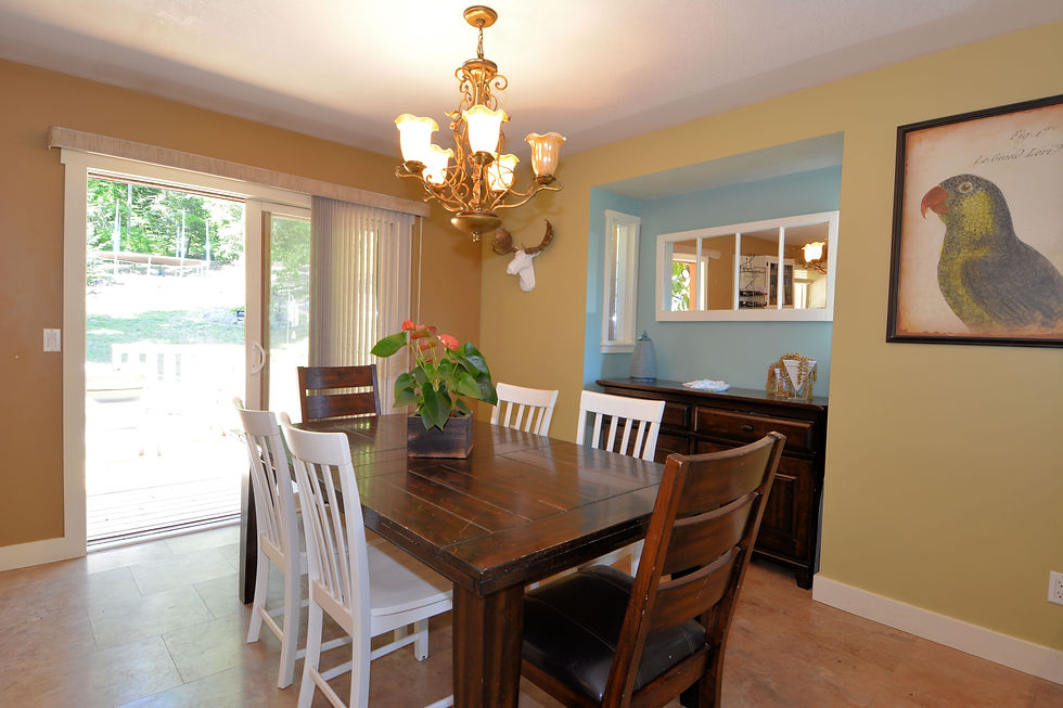 Dining Room: 12'2 x 9'6