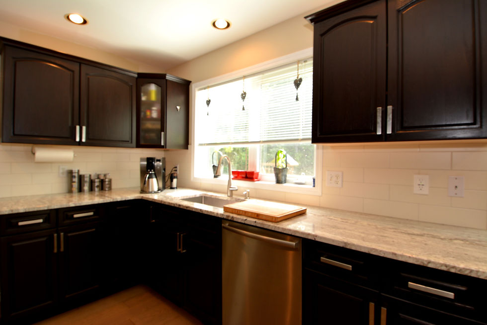 Kitchen: 9'8 x 12'
