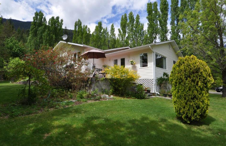 2665 Six Mile Lakes Road, Nelson