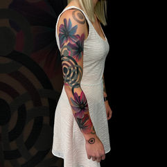Chris_Hautundliebe_Tattoo_Flower_Circle_Sleeve.jpg
