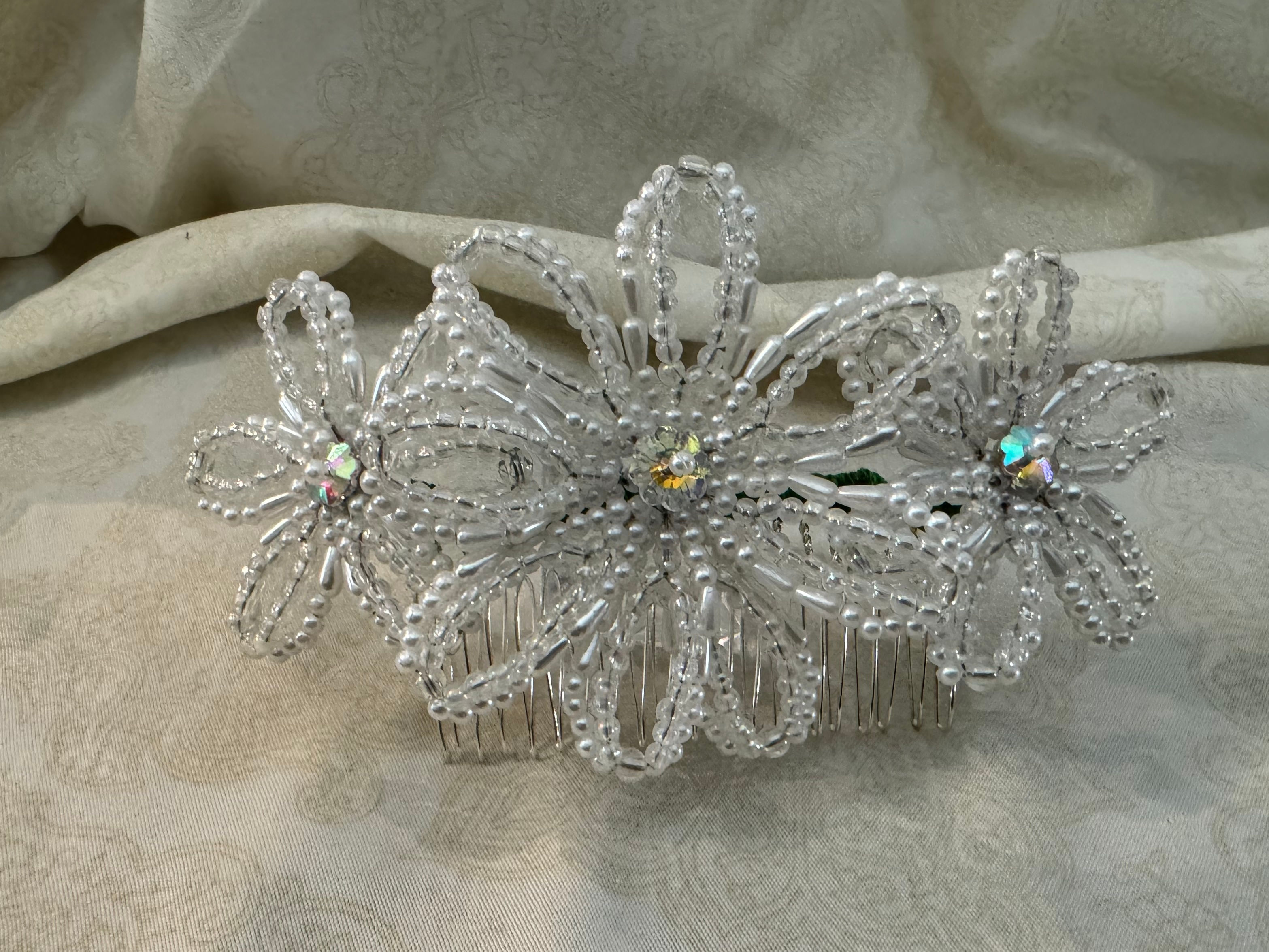 A white beaded head-comb / peineta with crystals with three flowers