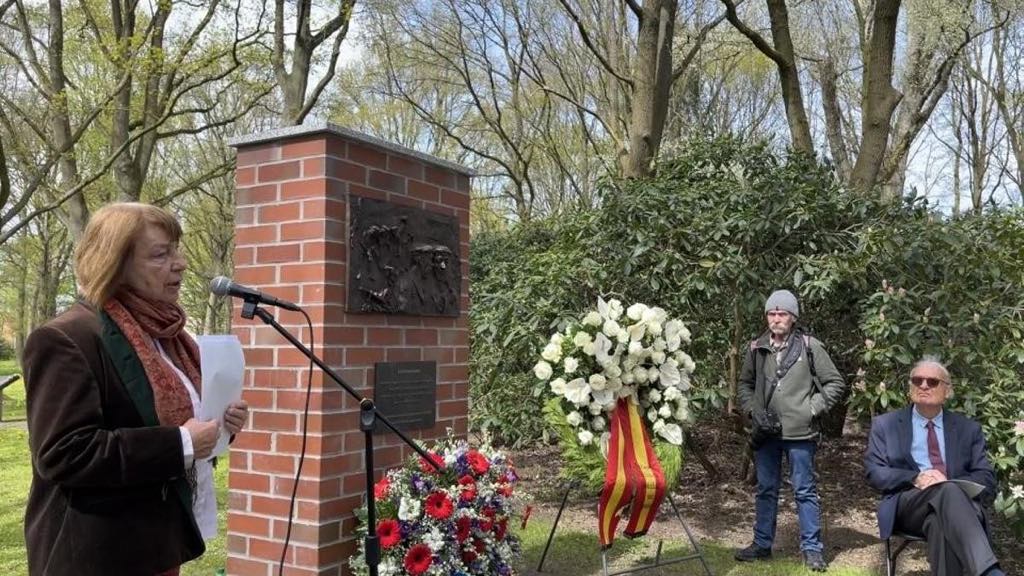 Barbara Brix historiadora da conferencias acerca de su historia que la relaciona con el holocausto