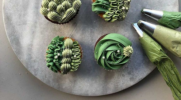 Cupcakes in the colour 'okie-dokie artichoke'