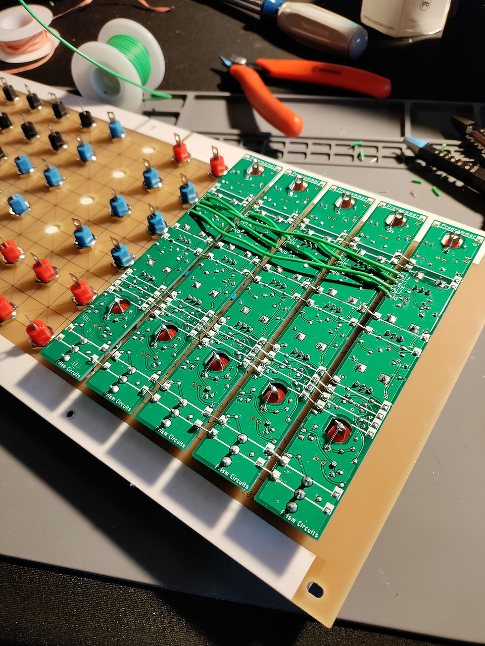 This is how the programmer (sequencer) works. All 5 stages are attached together, and then there's a loop-back so it will play in loop if you want / need it to.