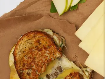 Grace Potter’s Grilled Cheese with Apple, Onion, and Pepper Jelly Recipe