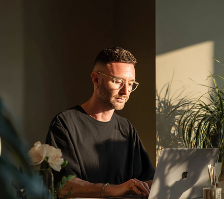 u7757675229_web_developer_with_glasses_in_a_black_t_shirt_cod_e29d2f40-7874-45a6-a324-07b4