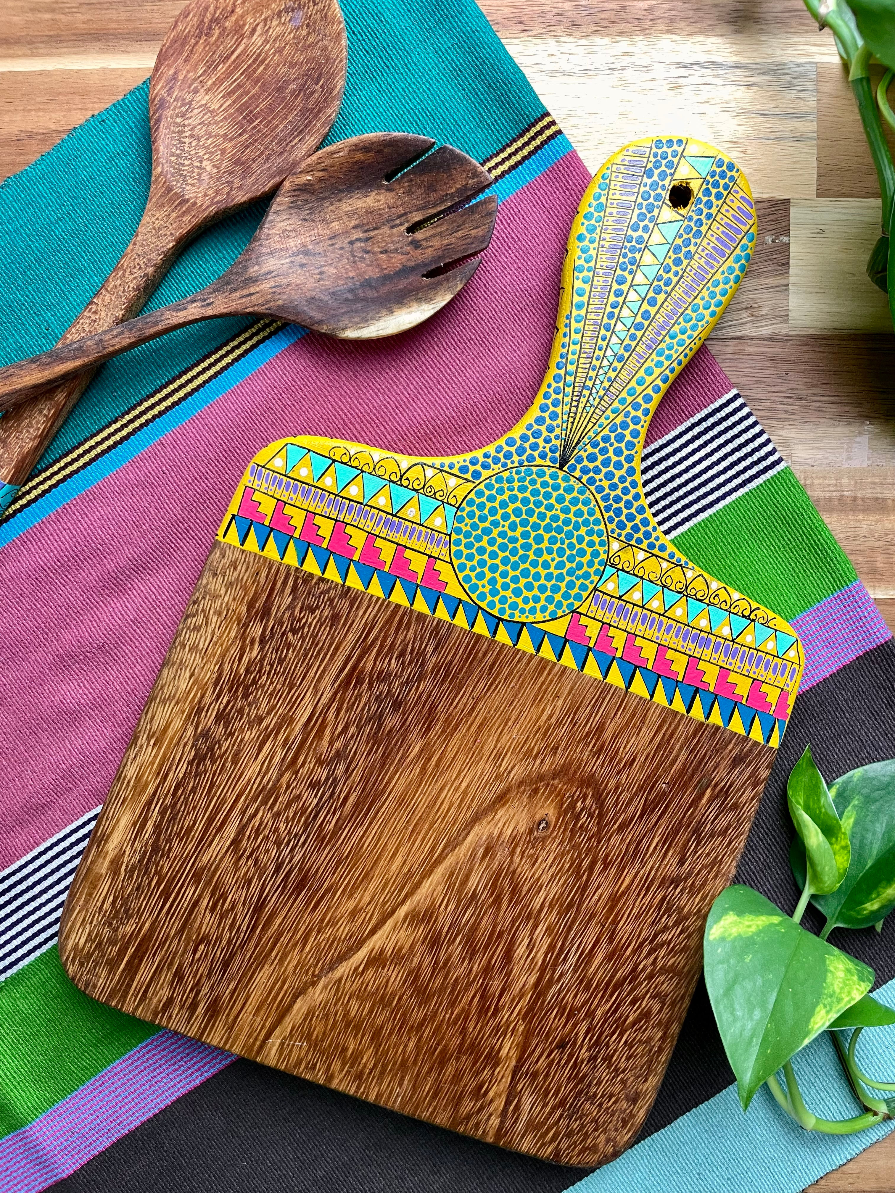 Handbemaltes Käsebrett aus Holz