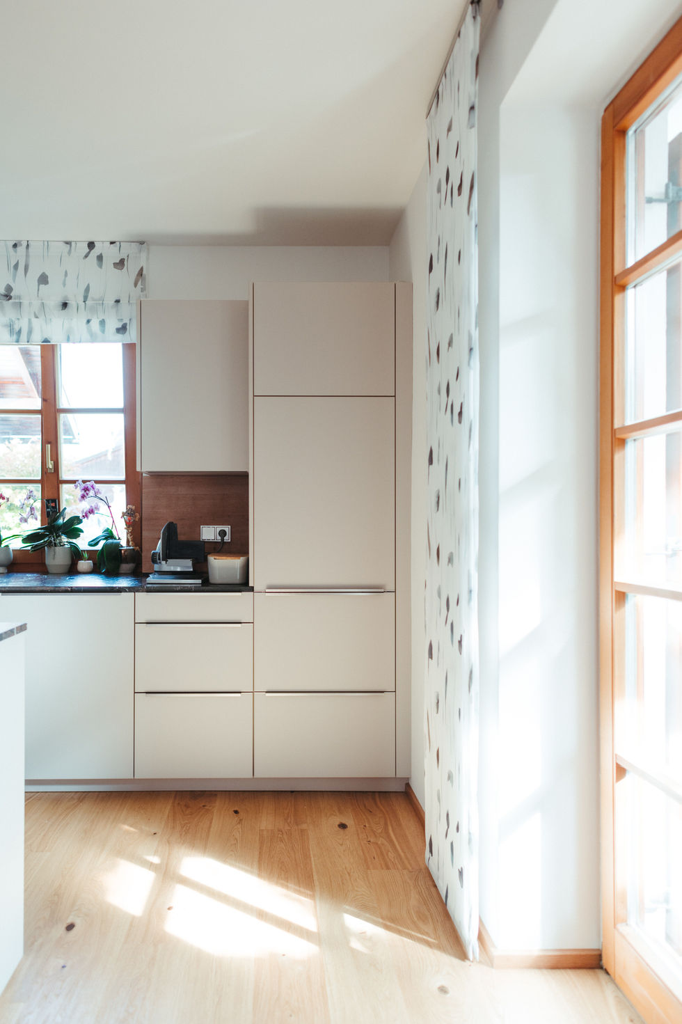 Raum8 Inneneinrichtung in Oberpeilstein, im Bezirk Rohrbach-Berg im Mühlviertel. Wir planen und montieren Küche, Wohnraum, Türen, Bad und Vorzimmer.