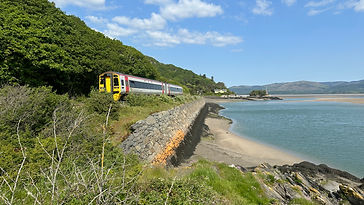 Cambrian Coast Railway as it arrives in Aberdovey - Aberdovey Hillside Village