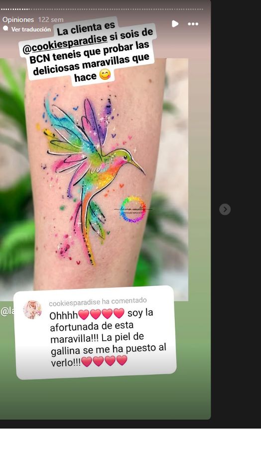 Story original con un colibrí de acuarela y el comentario de la clienta sobre su tatuaje