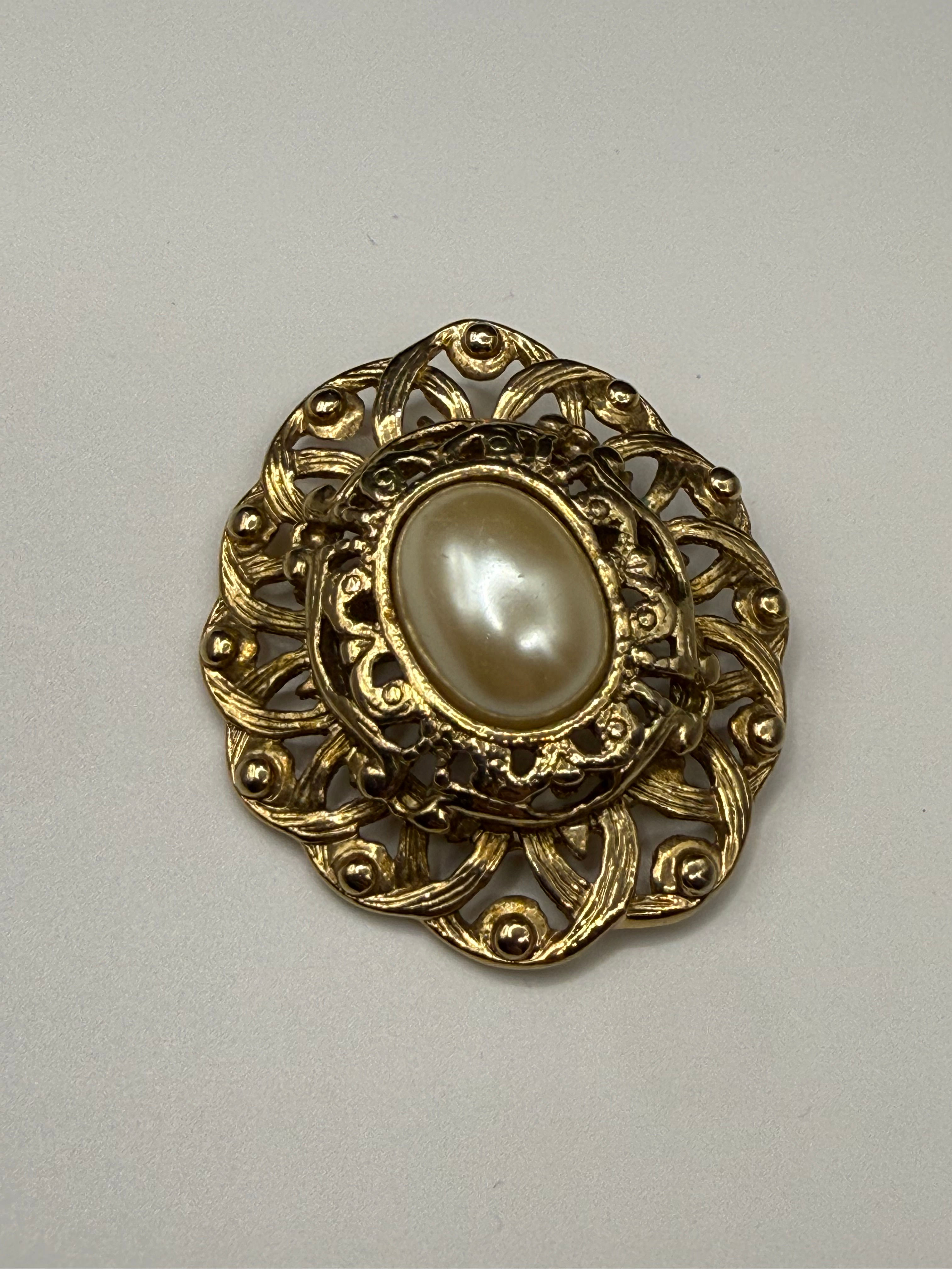 Vintage 1980s Pearl & Filagree Brooch - Gold