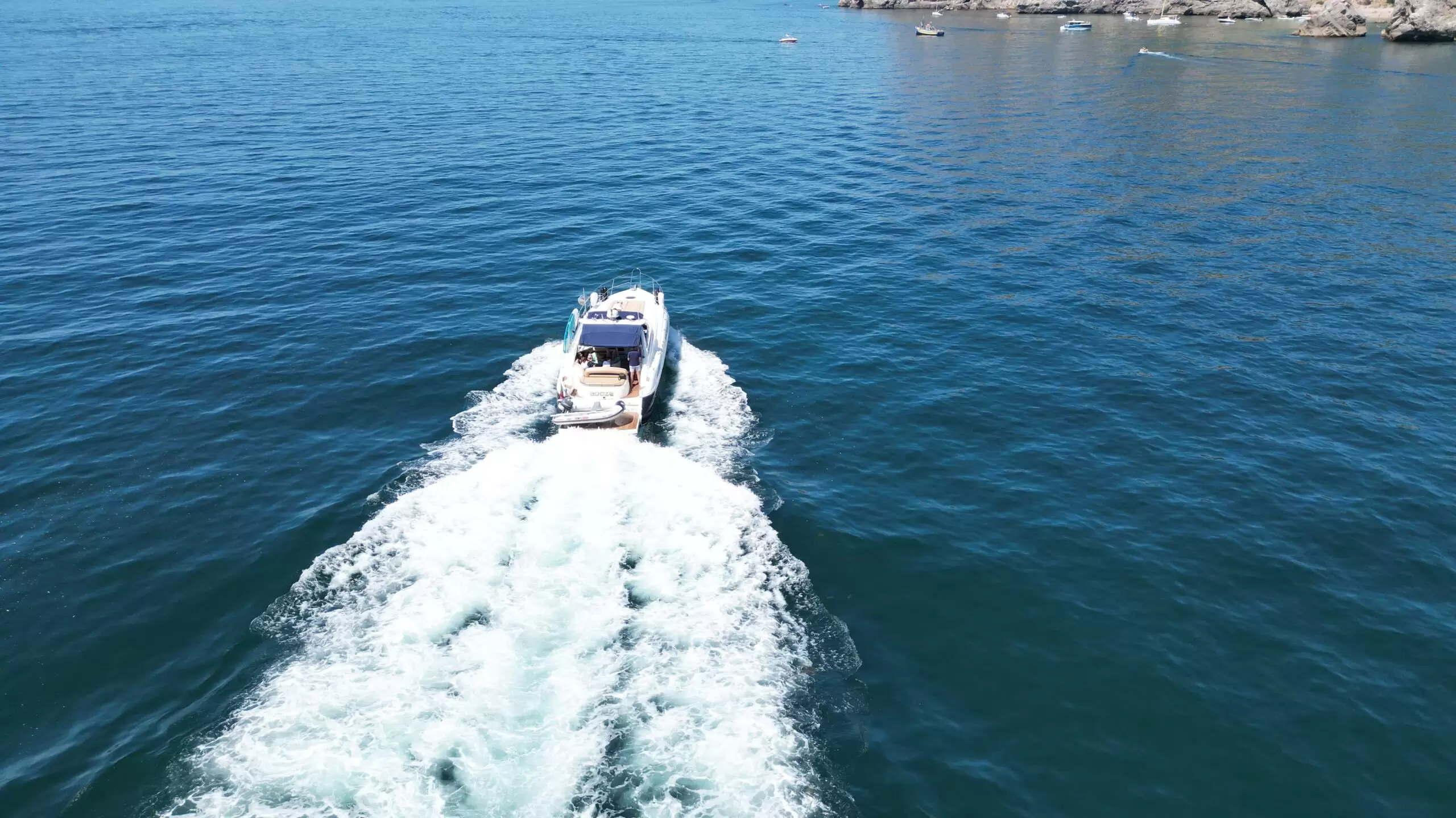 Bote auxiliar 3 pessoas incluído aluguer Sunseeker Camargue 44 luxo Sesimbra 