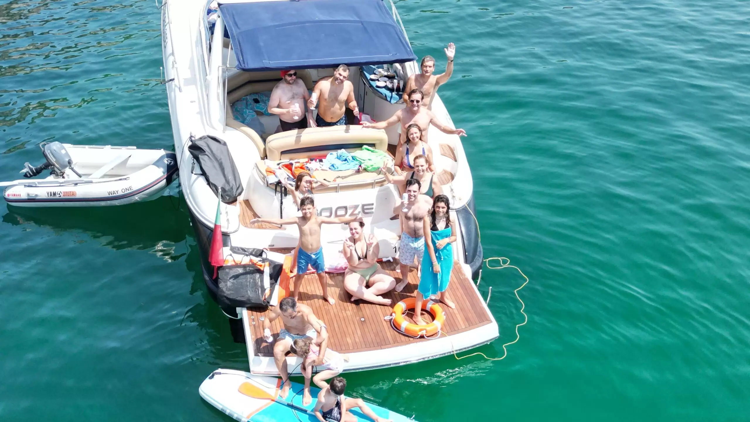 Equipamento paddle surf snorkelling grátis aluguer barco luxo Sesimbra Rota Sul 