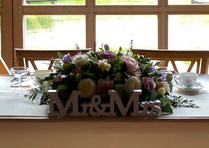 WOODEN MR & MRS SIGN