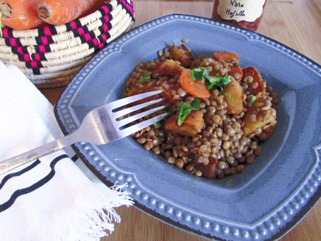 Lentilles brunes, pommes de terre et  carottes au piment Niora. 