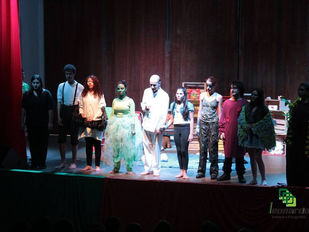 Teatro no Centro Cultural, com a peça "Vire a página".