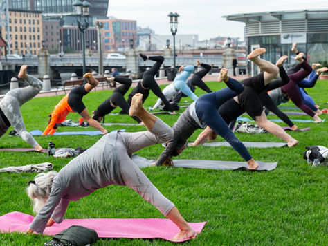 An outdoor yoga class in Boston, MA