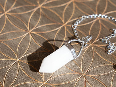 quartz-crystal-pendulum-on-flower-of-life-board-2026-01-05-06-27-03-utc.jpg