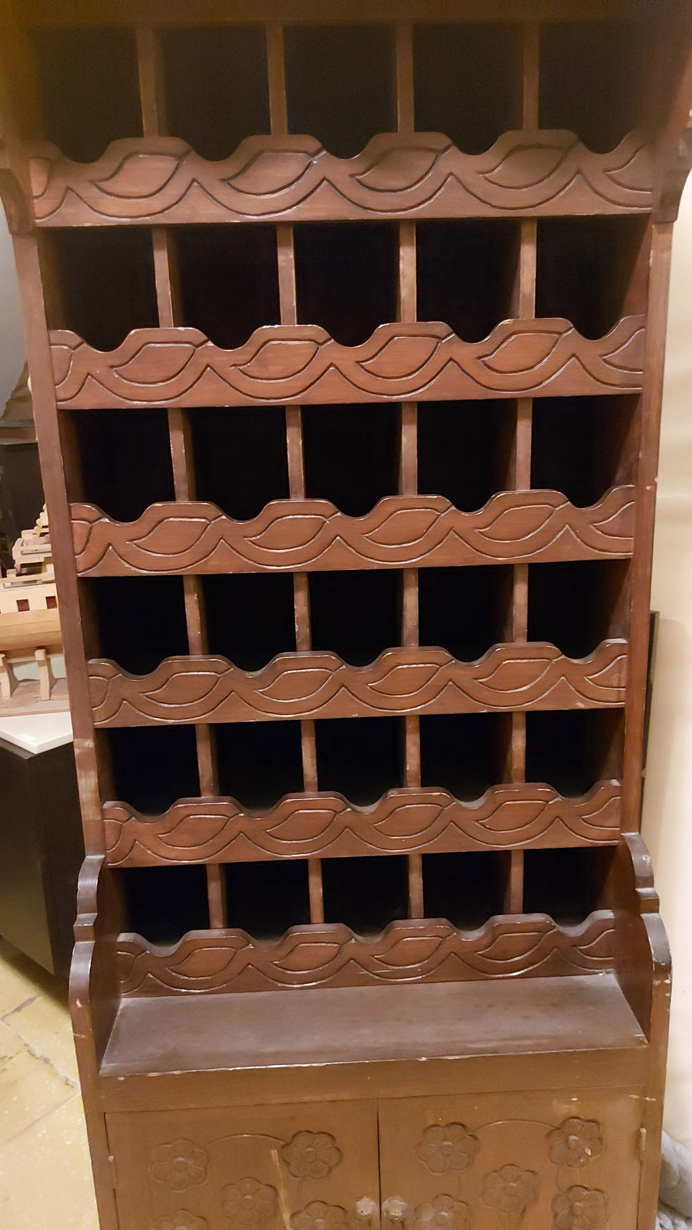 Miniatura: Bodega, botellero de diseño holandés antiguo, tallado a mano