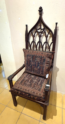 47, Sillón de estilo gótico