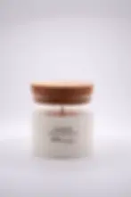 Bougie artisanale Akyana Lavande Parfum de Grasse dans un pot en verre avec couvercle en liège, parfum relaxant