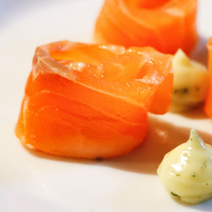 saumon fumé et sa sauce