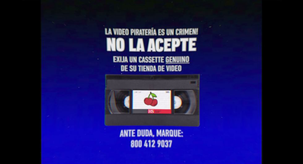 Fotograma de "Cobarde", gráficos emulando cinta VHS