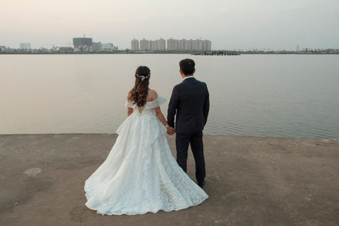 A couple gazes at the artificial lake in That Luang, Vientiane, on their wedding day.
In recent years, this lakeside has become a popular spot for wedding photo shoots, attracting
couples seeking an exotic and modern backdrop. Once a vast wetland, That Luang Marsh
played a crucial role in the city’s ecosystem and local livelihoods. Its transformation into an
urban development reflects Laos’s rapid modernization, replacing natural