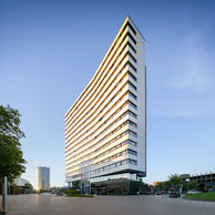 Modernes Hotelgebäude in direkter Nachbarschaft des World Congress Centers Bonn (WCCB)